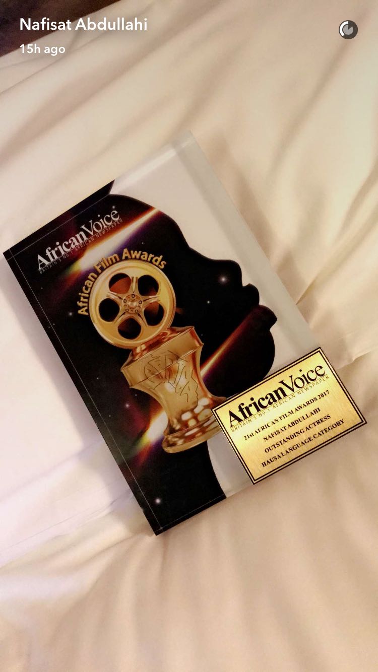 actress:nafisat_abdullahi:nafisat_abdullahi_outstanding_actress_african_voice_film_awards_2017-2.jpg